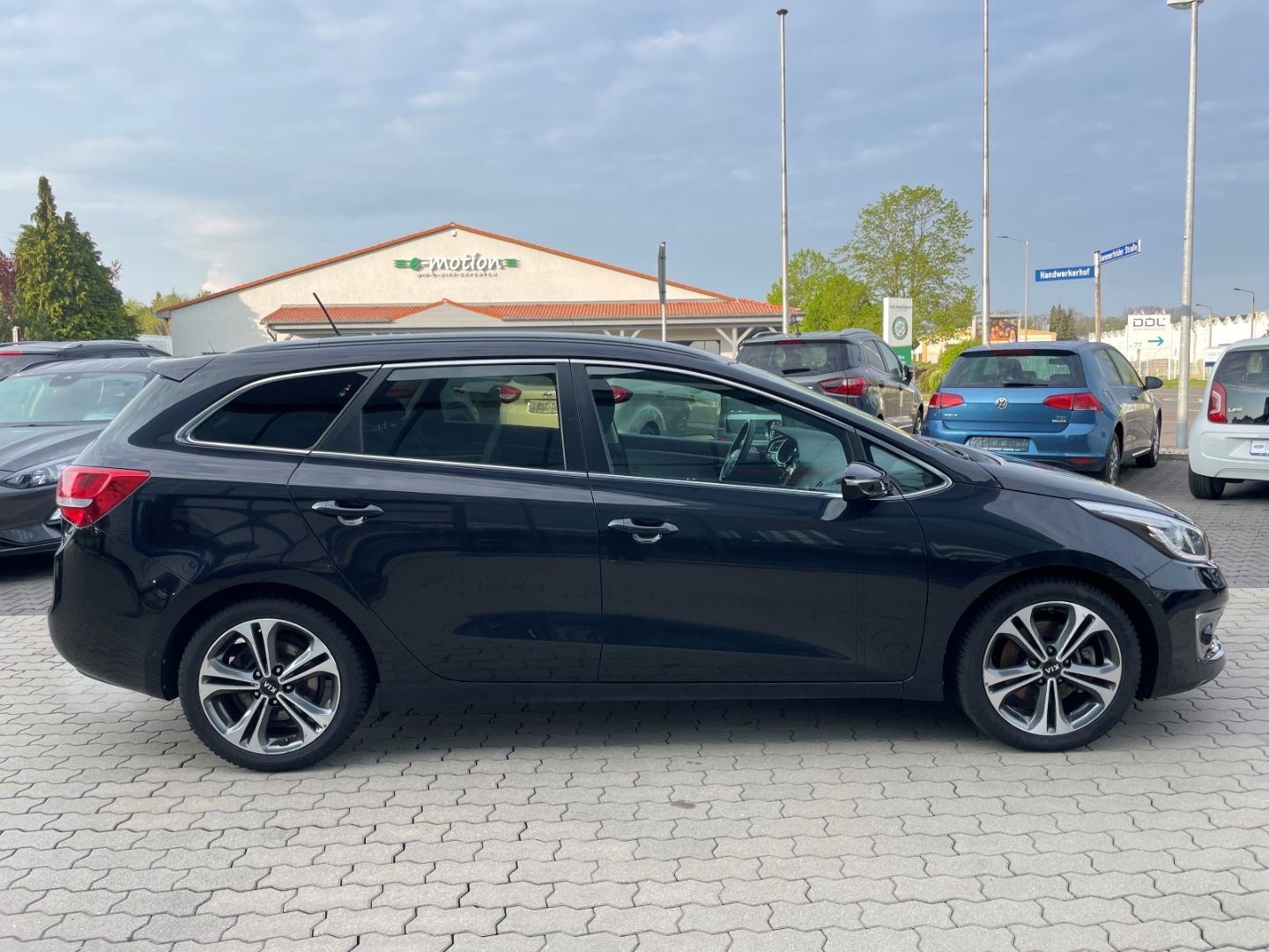 Fahrzeugabbildung Kia Ceed_sw Spirit Kamera totWinkAss SpurhalteAss