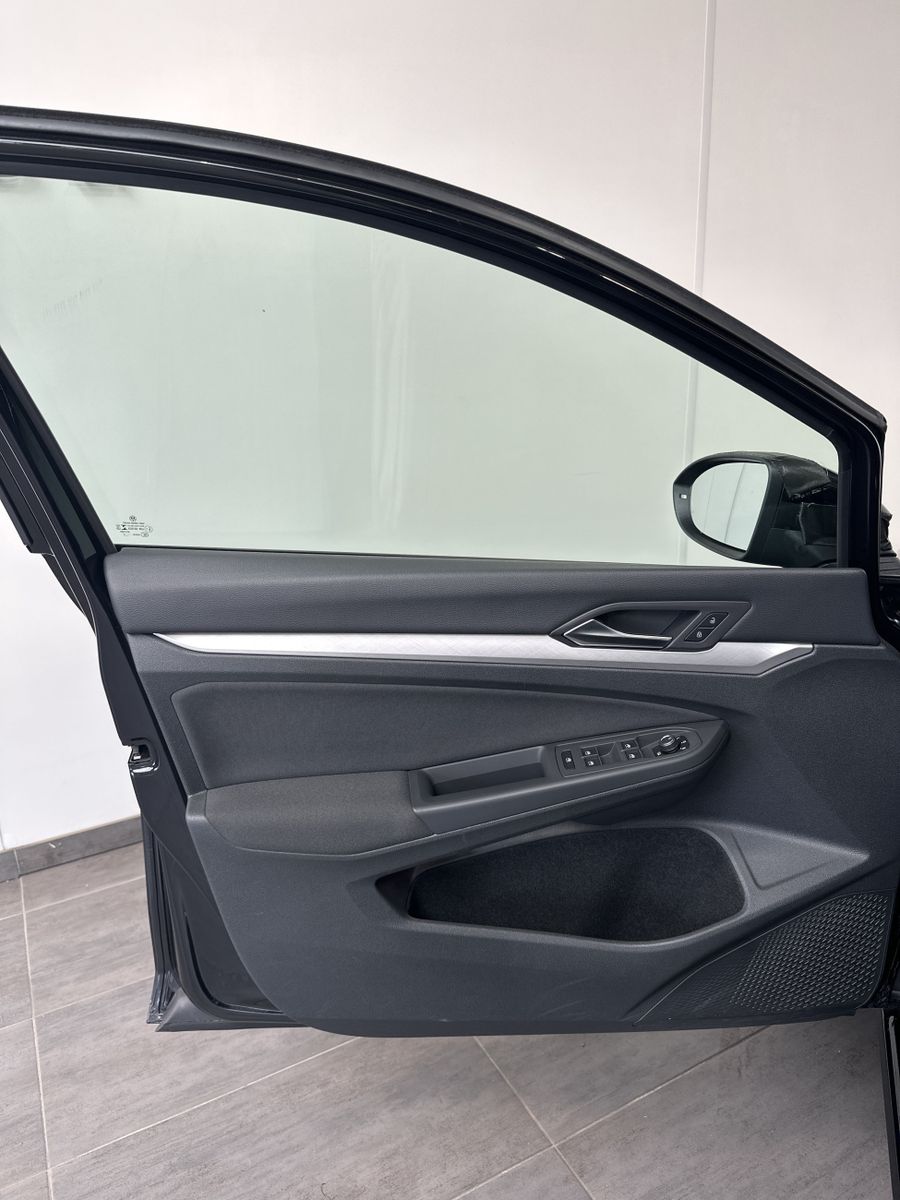 Fahrzeugabbildung Volkswagen Golf Variant 2.0 TDI DSG Life LED+ACC+SHZ+VCOCK