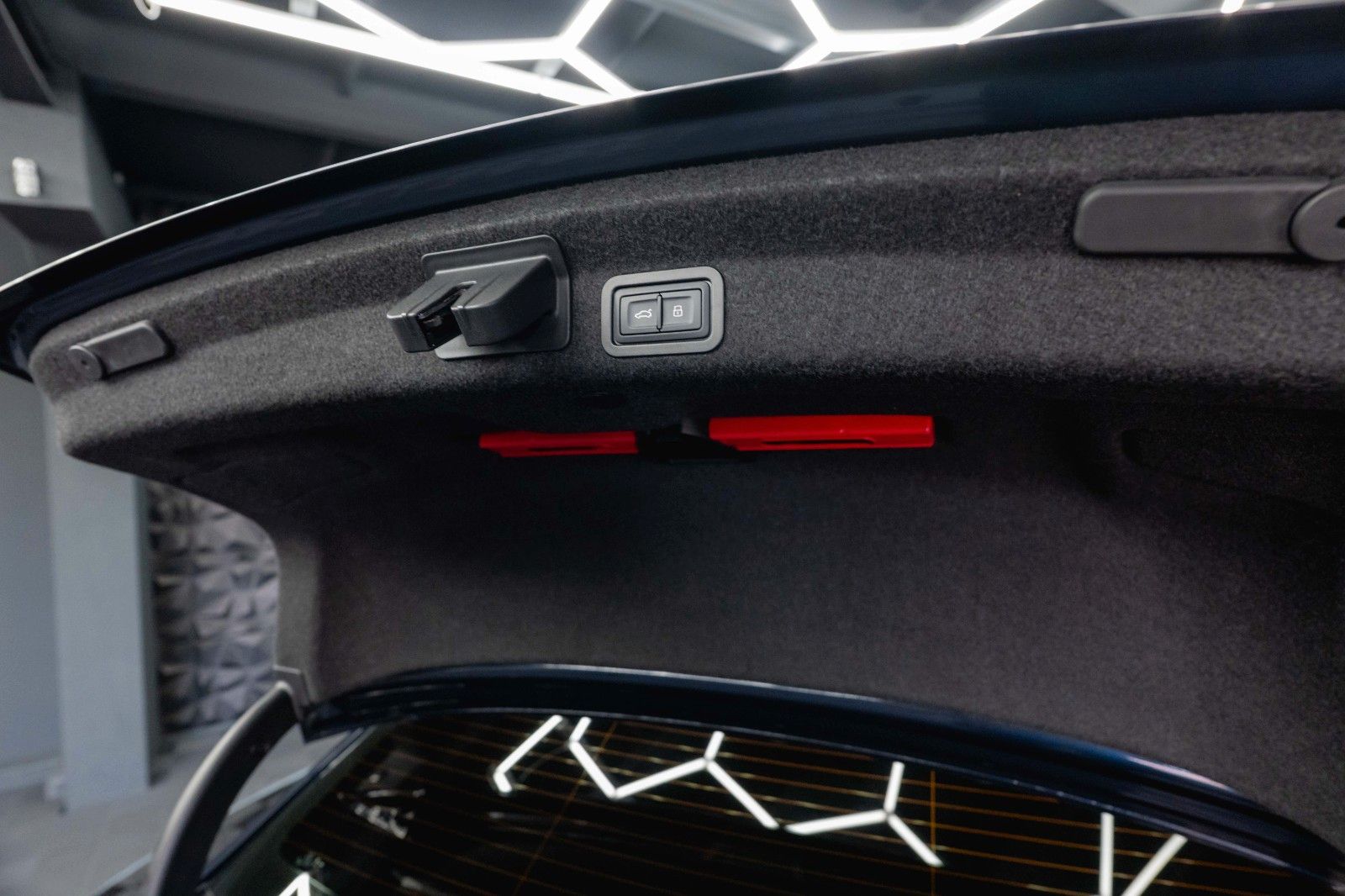 Fahrzeugabbildung Audi A6 55 TFSI quattro S-Line Sport Black Design ACC