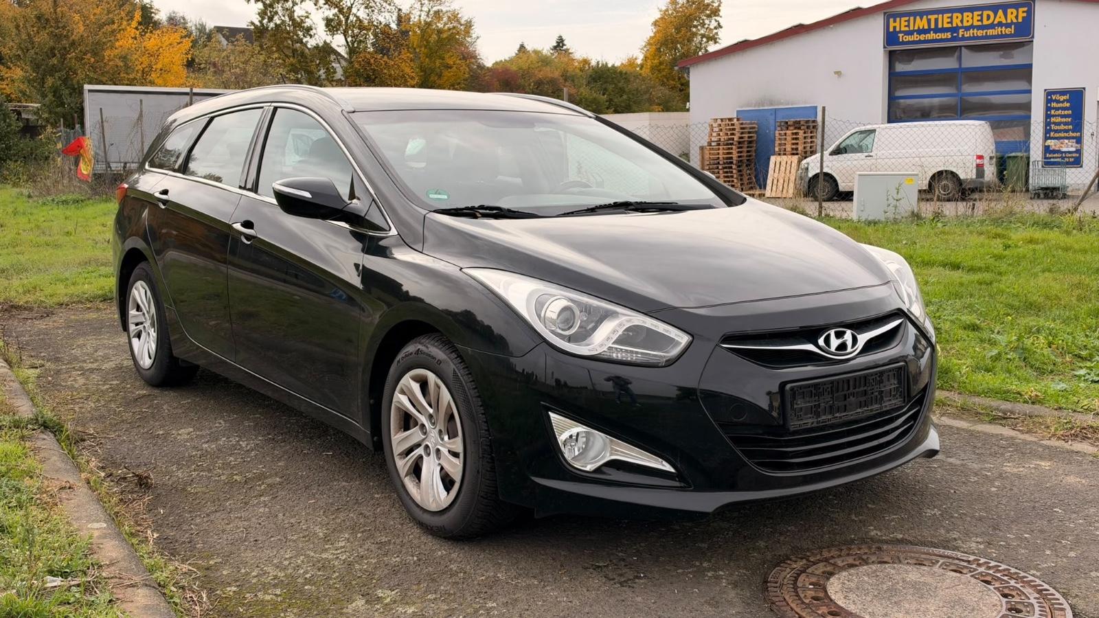 Hyundai i40 2015 — interior