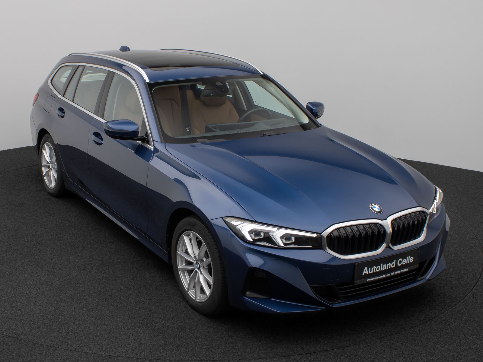 Fahrzeugabbildung BMW 320d xD  Panorama HUD DAB AHK Alarm PDC Sport