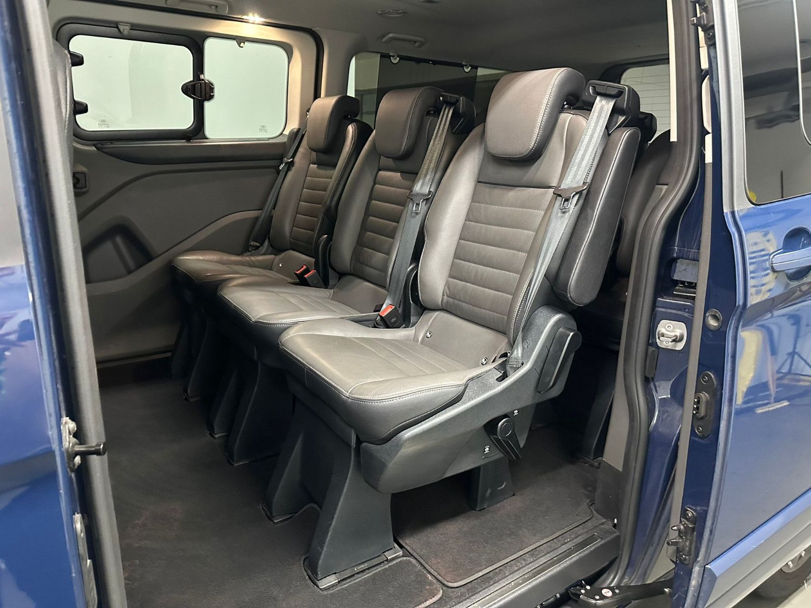 Fahrzeugabbildung Ford Tourneo Custom 320 L2H1*8SITZE*AHK*ACC*SPURH*