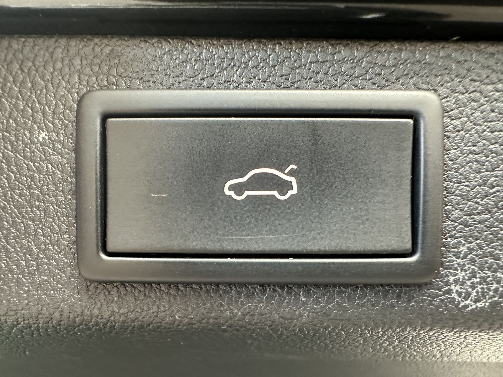 Fahrzeugabbildung SKODA Superb Combi 2.0 TSI DSG Style NAV+LED+ACC+AHK