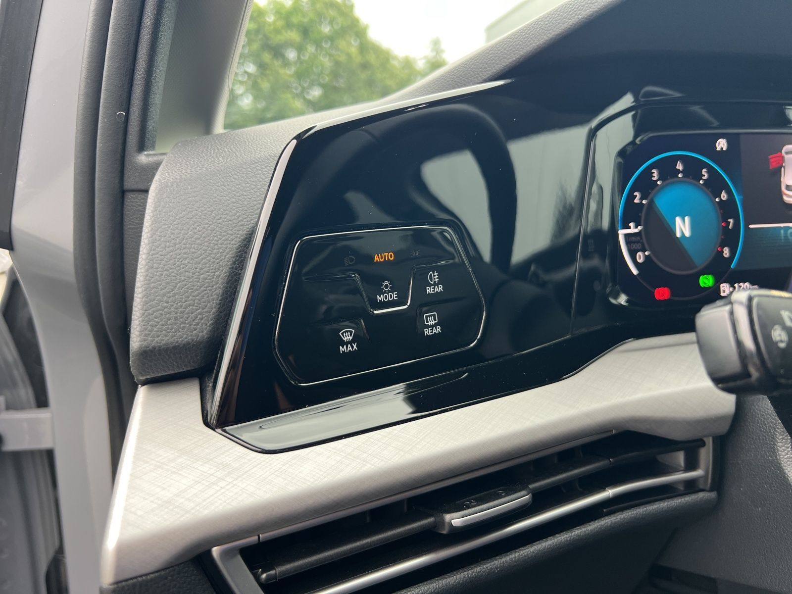Golf VIII 1.0 eTSI DSG Navi*ACC*Standhzg.*LED