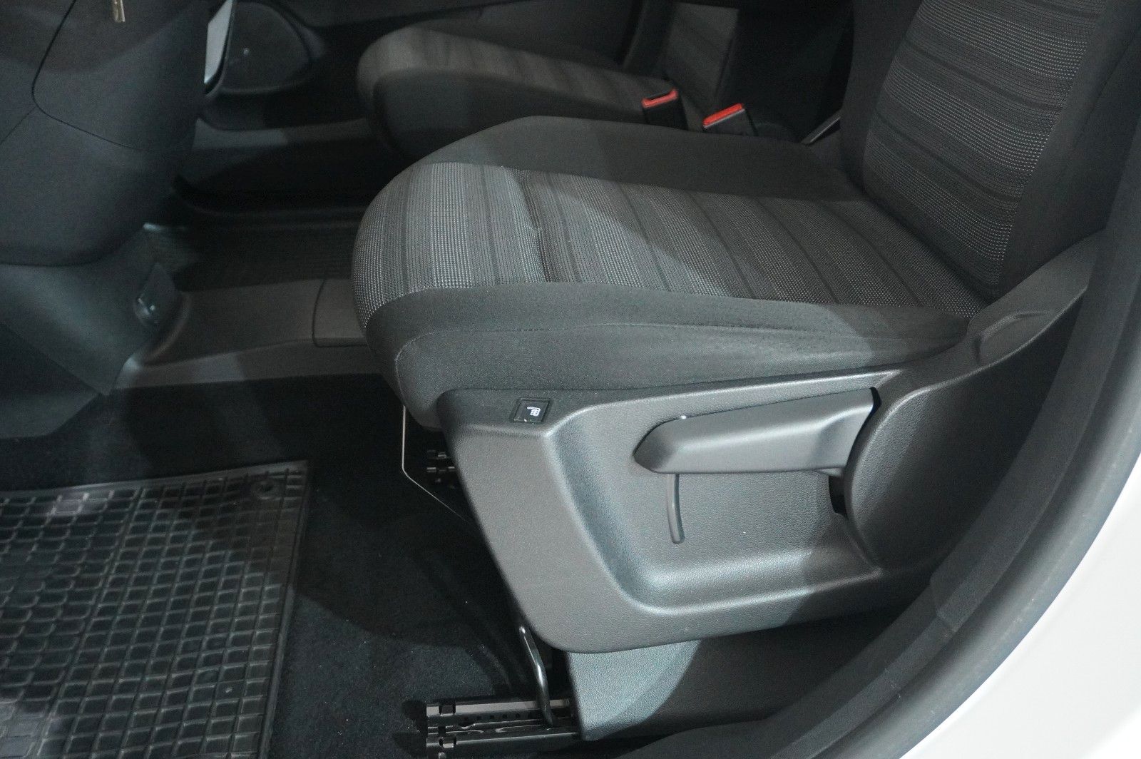 Fahrzeugabbildung Opel Combo-e LIFE ELEGANCE 11KW NAVI/KAMERA/VIRT./DAB