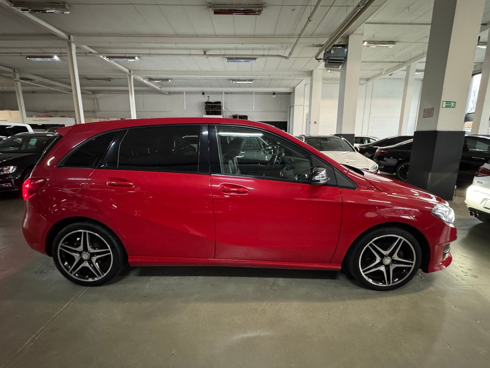 Fahrzeugabbildung Mercedes-Benz B 200 7G-DCT SPORTPAKET URBAN AMG NIGHT COMAND