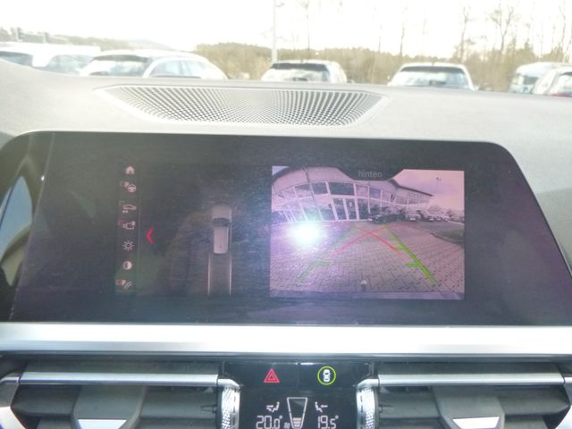 Fahrzeugabbildung BMW 320 i Touring >AUT/AHK/R-Kamera/PDC/LED<