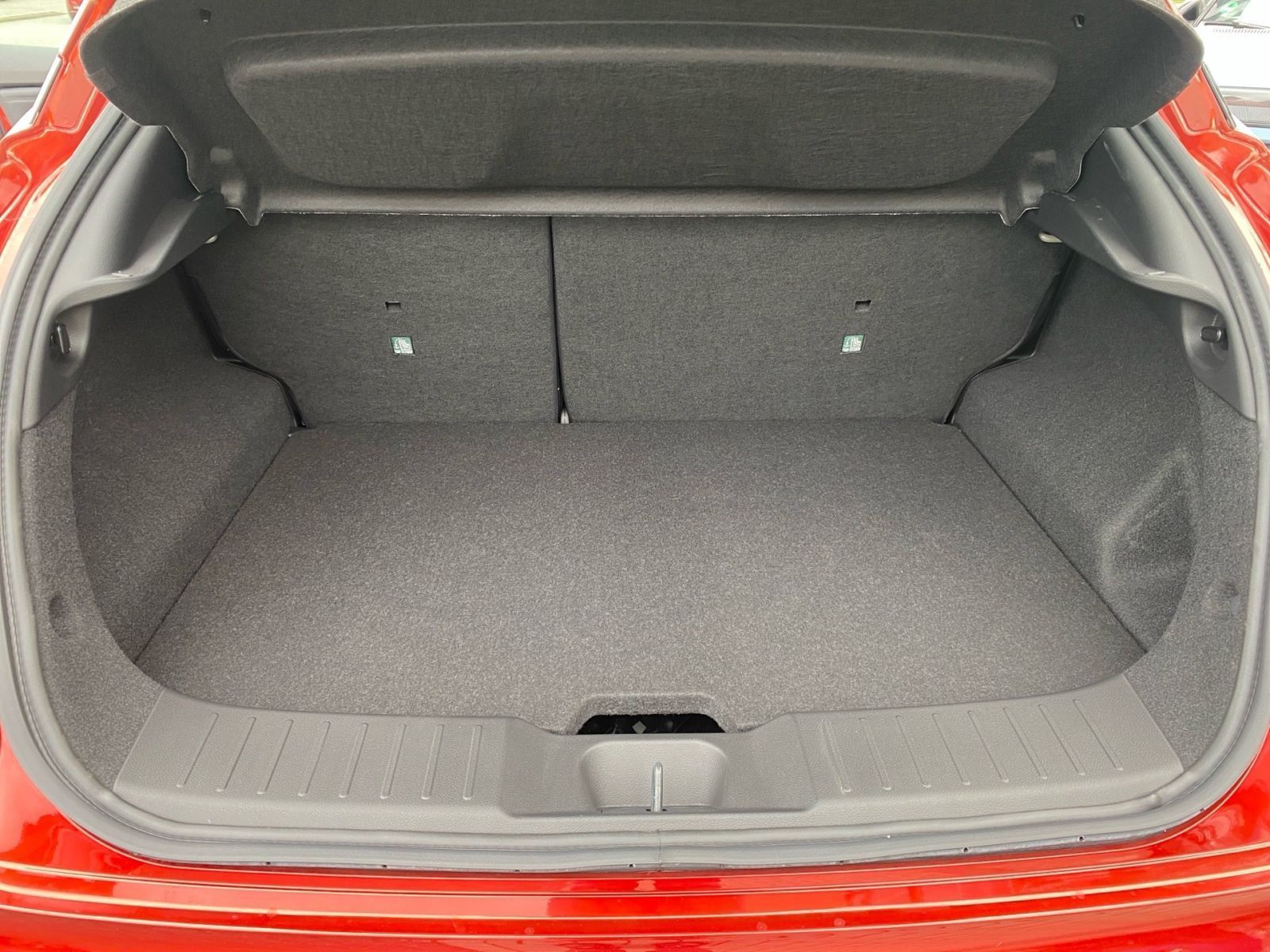 Fahrzeugabbildung Nissan JUKE 1.6 HYBRID 143 PS 4AMT N-CONNECTA Winter II