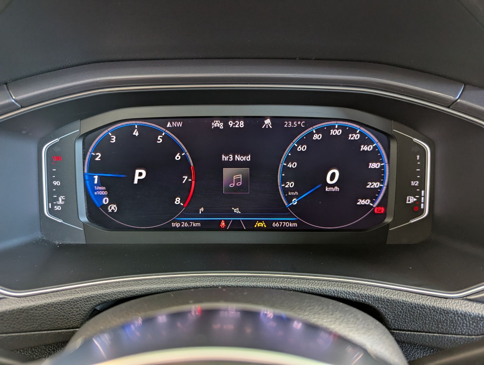 Fahrzeugabbildung Volkswagen T-Roc 1.5 TSI DSG 2x R-Line Sport Pano AID LED