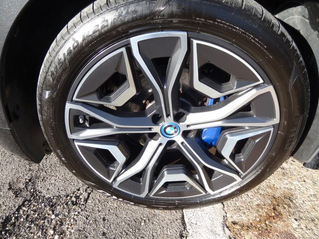 Fahrzeugabbildung BMW iX 40 xDrive Sport/1.Hd/SkyLounge/Laser/Ha/Ka