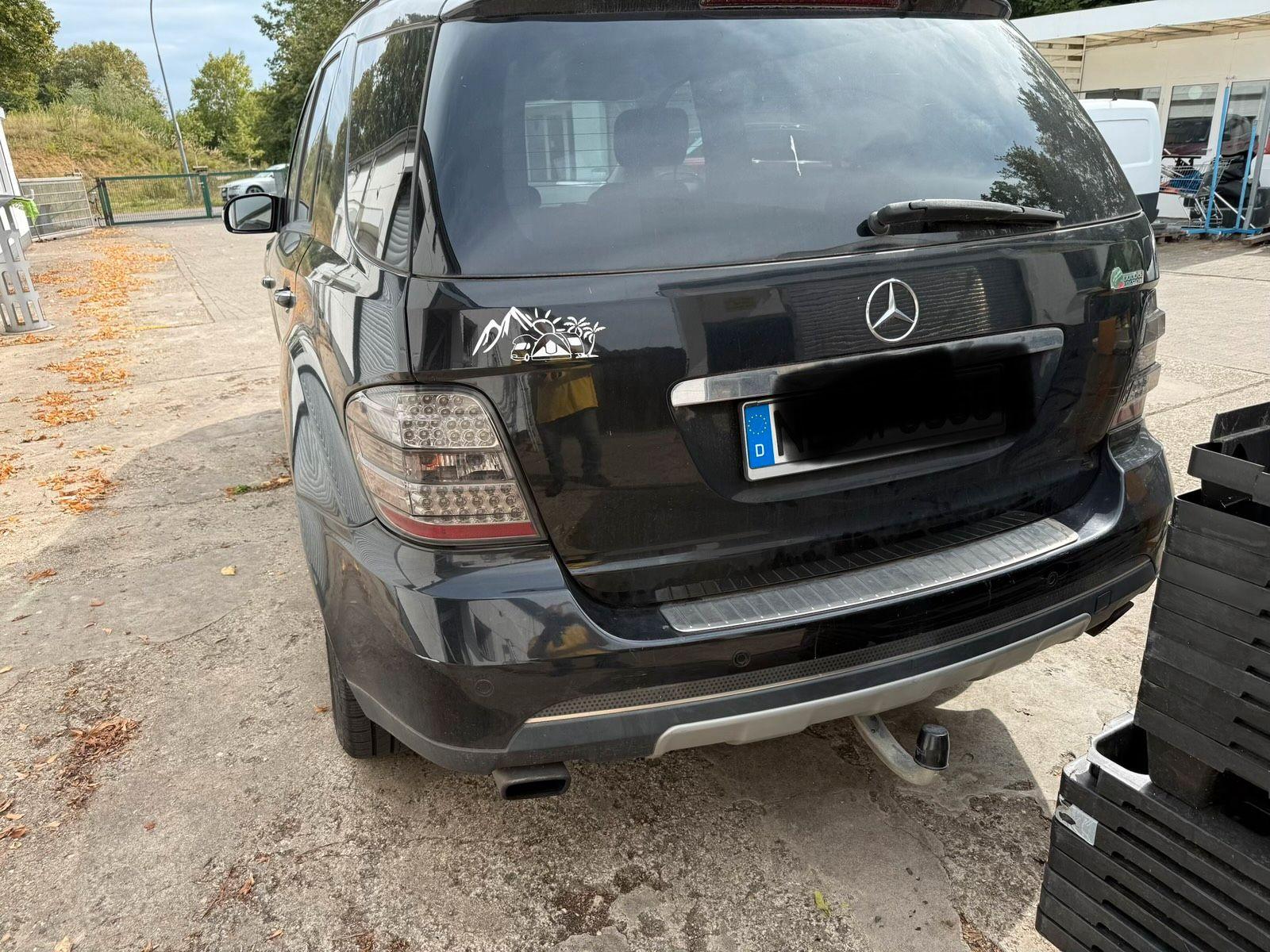 Mercedes-Benz ML350 2005 — interior