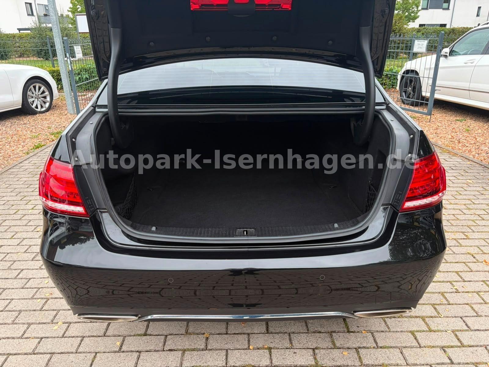 Mercedes-Benz E 300 Avantgarde*FL*Pano*Leder*4xSZH*Keyless*Xen