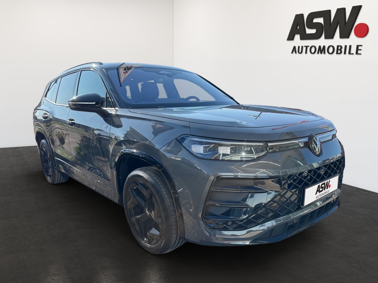 Volkswagen Tayron R-Line 1,5 eHybrid DSG AHK PANO ACC NAVI foto 2