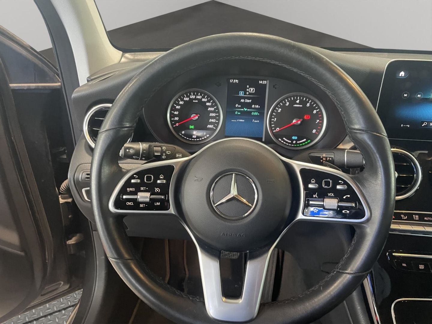 Fahrzeugabbildung Mercedes-Benz GLC 200 4Matic e. Heckklappe AHK Navi LED