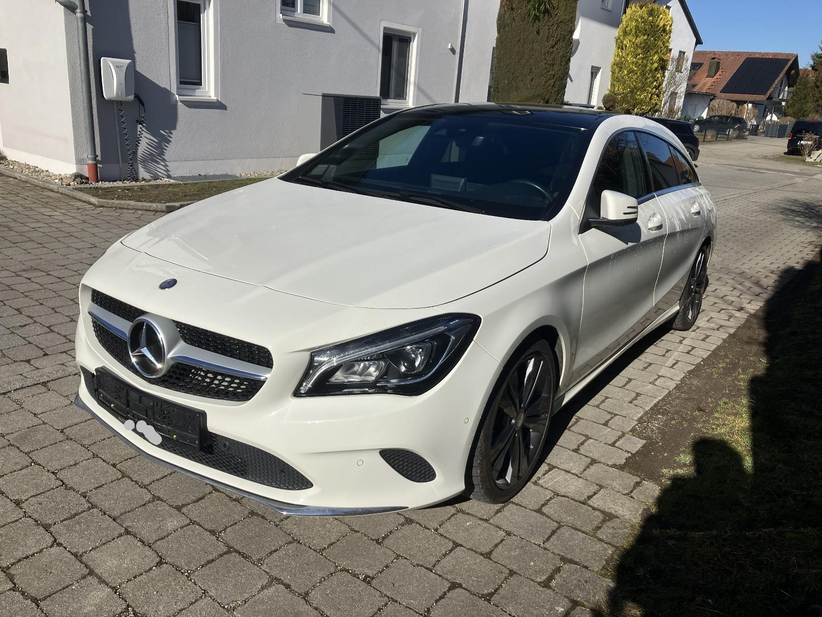 Mercedes-Benz CLA 180 PANORAMA LEDER AHK  LED SHZG PDC-KAMERA