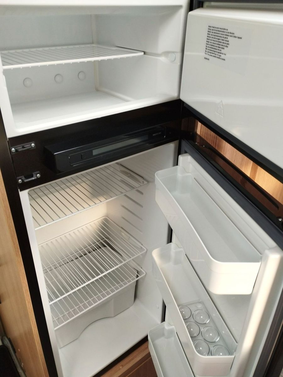 Fahrzeugabbildung Sunlight T 65 SAT,Markise,Fahrradträger,TV,Navi