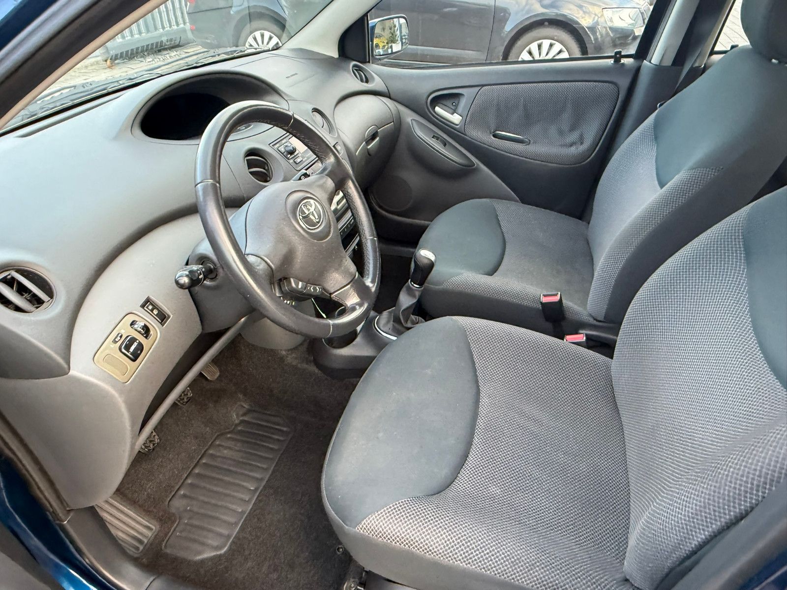 Fahrzeugabbildung Toyota Yaris 1.0 Sol