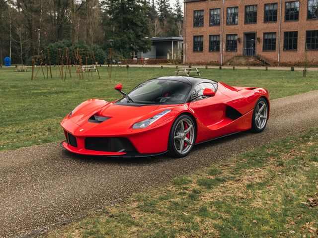 Ferrari LaFerrari 6.3 V12 Rosso Scuderia, New Service, 2