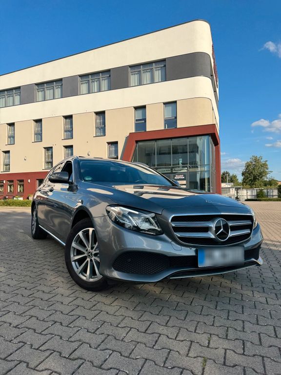 Image of Mercedes-Benz E 220