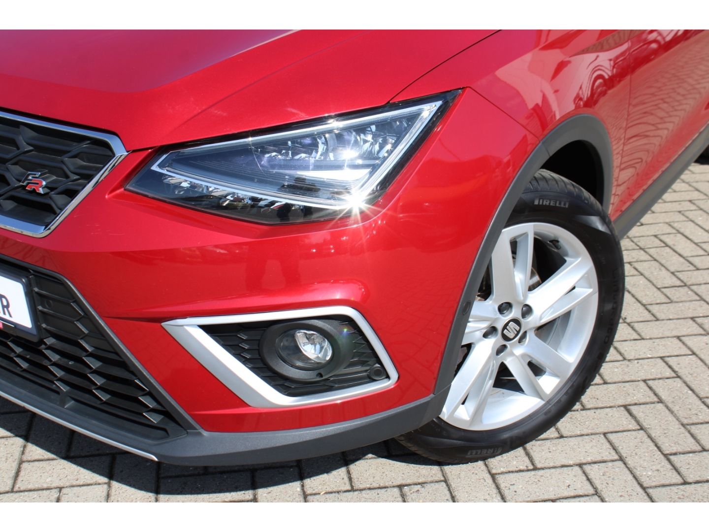 Fahrzeugabbildung SEAT Arona 1.0 TSI FR LED Navi TWA PDC DAB SHZ Tempom