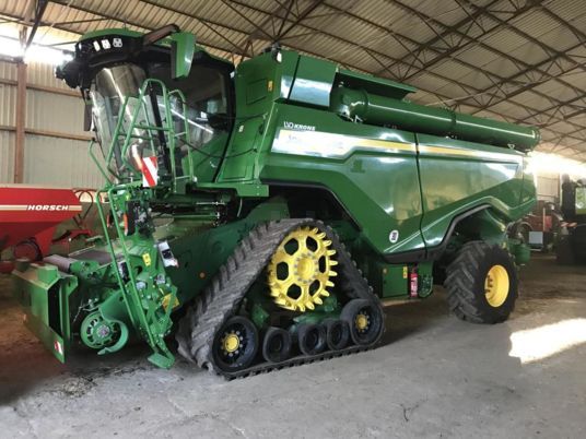 John Deere X9 1100