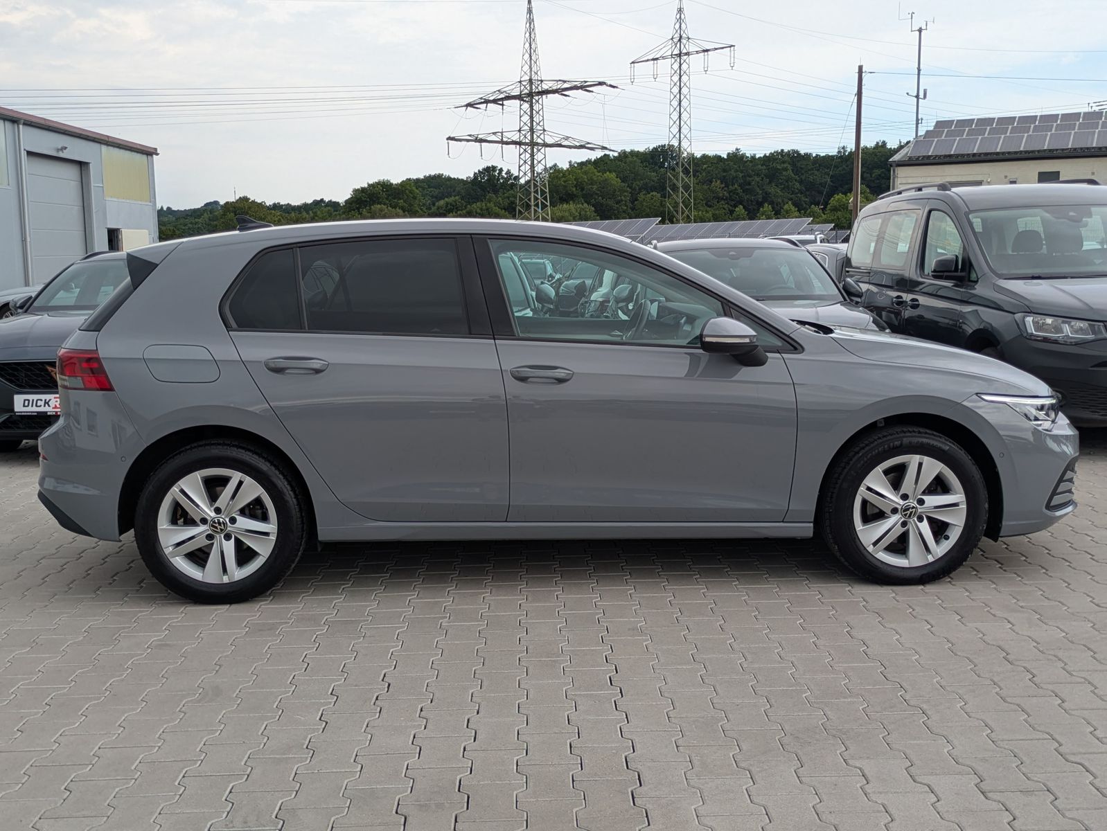 Fahrzeugabbildung Volkswagen Golf 2.0 TDI Life STHZ*LED*MASSAGE*MEMORY*APP
