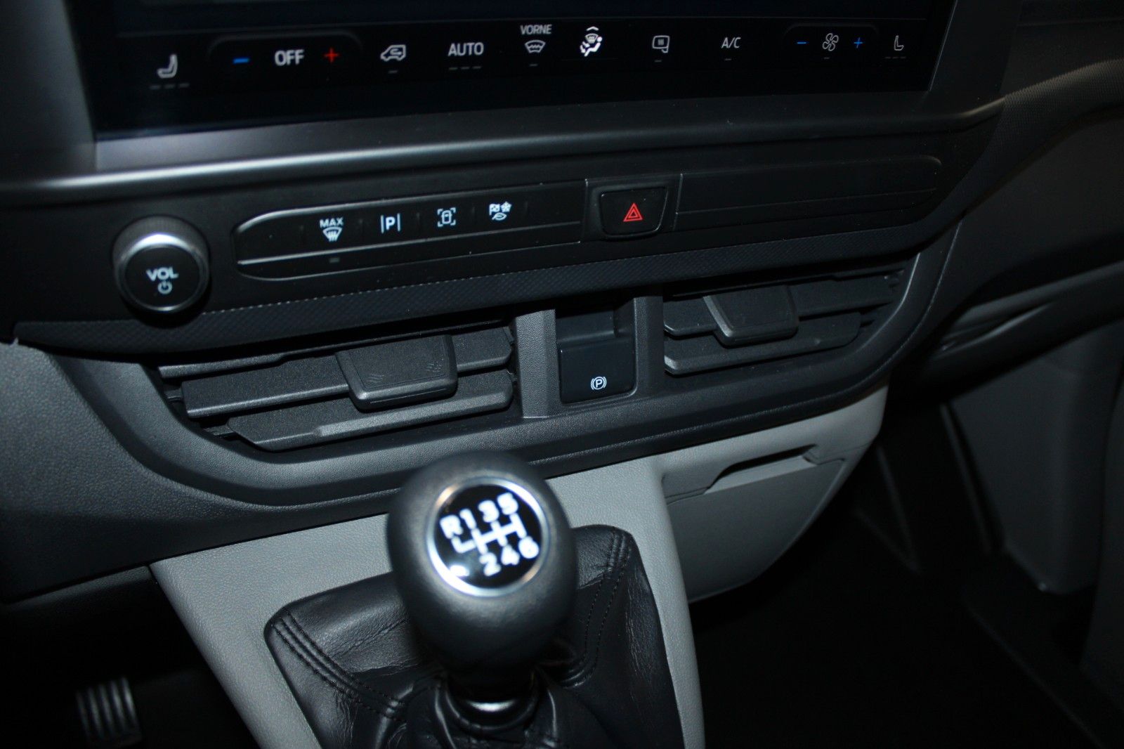 Fahrzeugabbildung Ford Transit Custom L1 TREND LED NAVI CAM ACC SHZ uvm