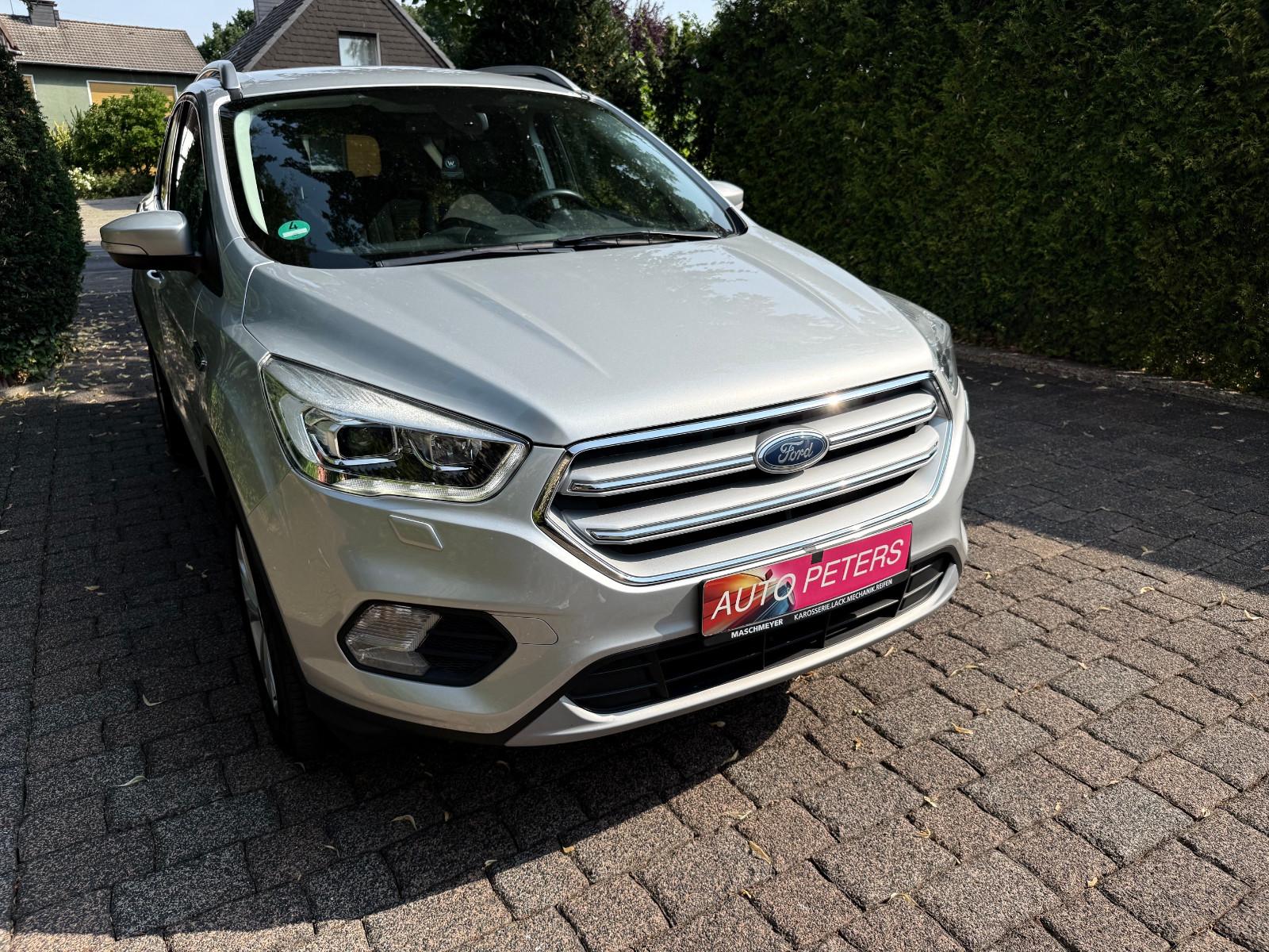 Ford Kuga Titanium, scheckheftgepflegt, Topzustand