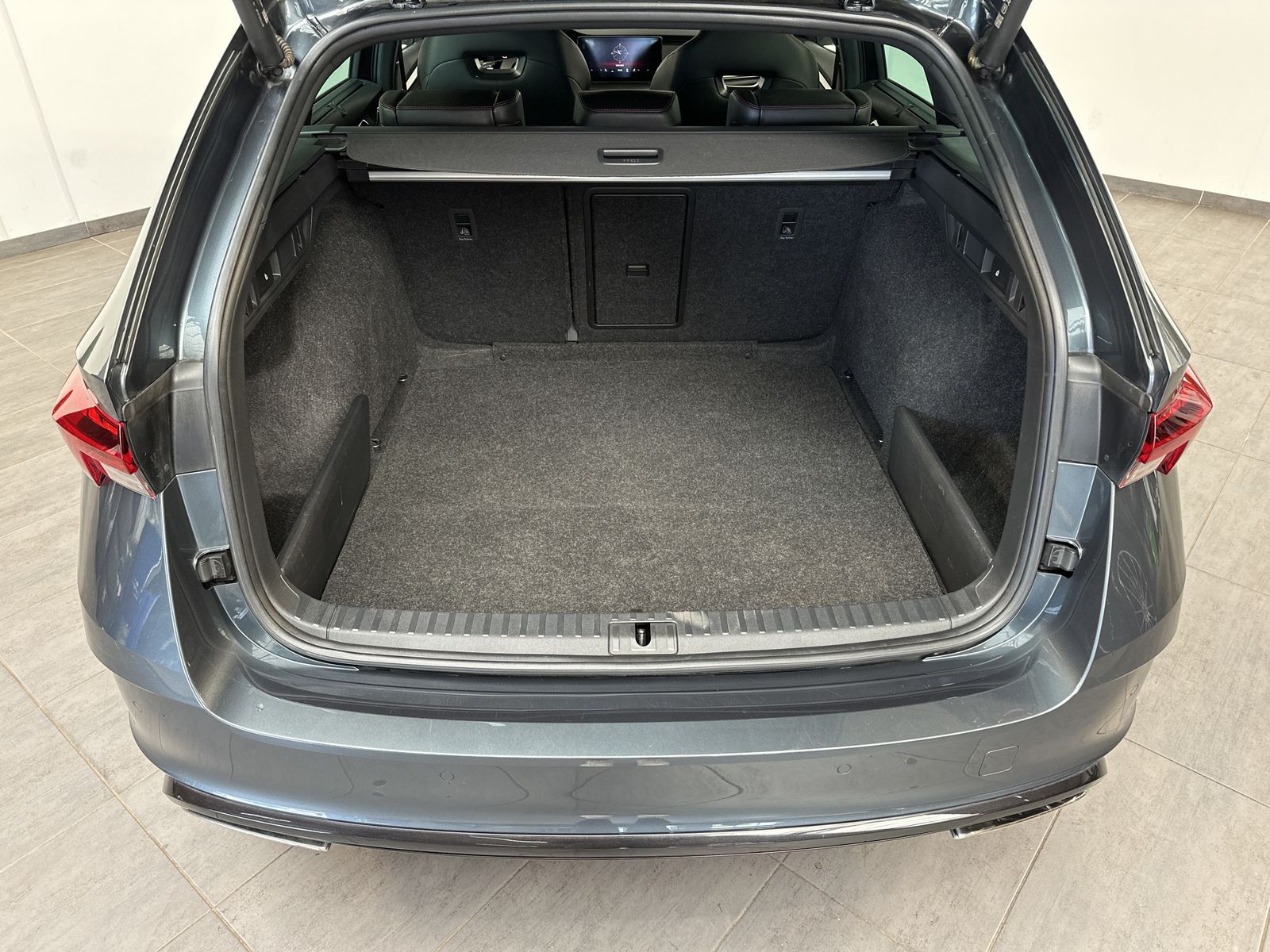 Fahrzeugabbildung SKODA Octavia Combi 2.0 TDI DSG RS Plus NAV+MATRIX+ACC