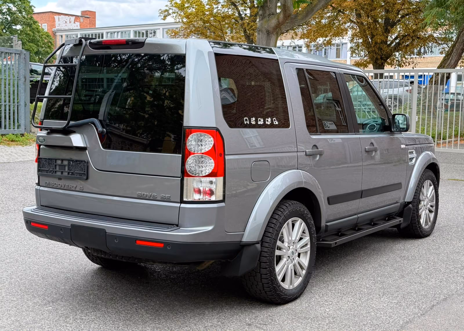 Land Rover Discovery 4 SDV6 256 ch SE • 7 places • Cuir • GPS • Suspension pneumatique • Attelage 3,5 t