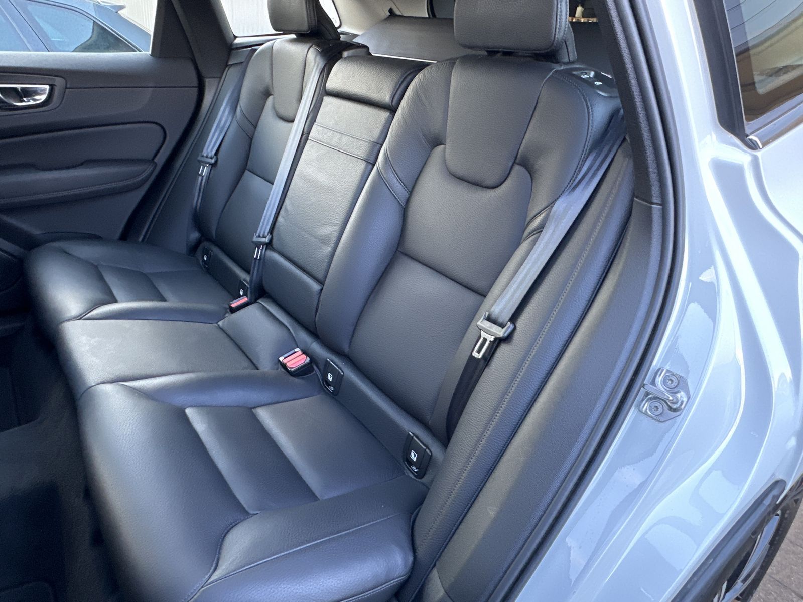 Fahrzeugabbildung Volvo XC60 B5 AWD Inscription NAV+LED+KAMERA+19ZO+1HD