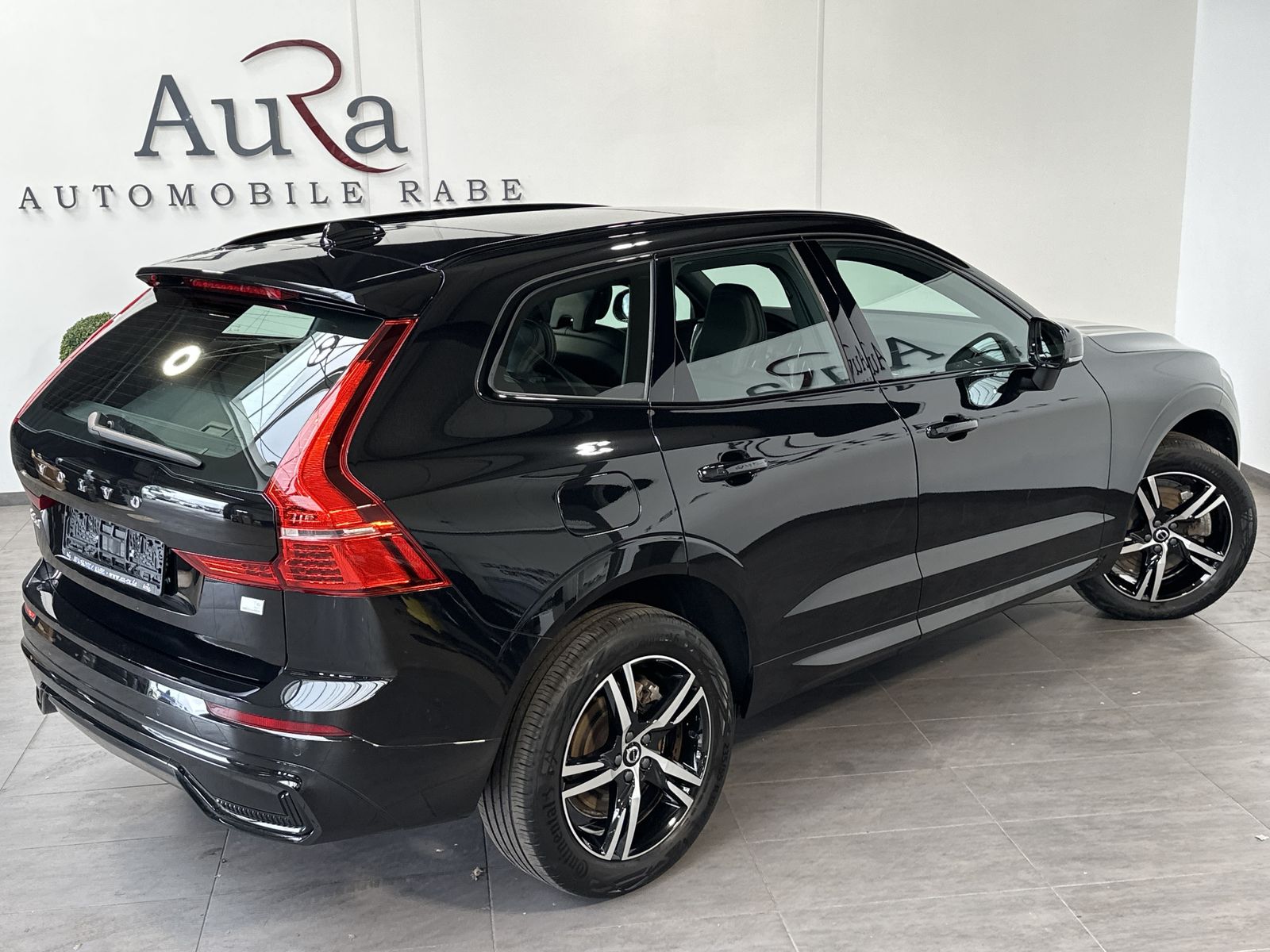 Fahrzeugabbildung Volvo XC60 T6 Hybrid AWD R-Design NAV+LED+AHK+PANO+ACC