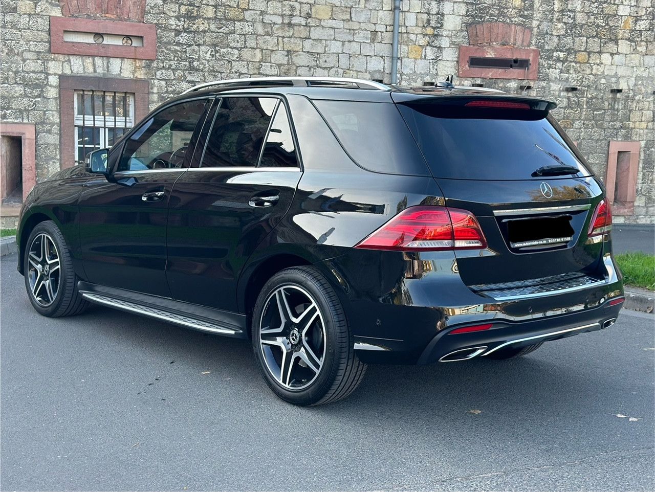 Fahrzeugabbildung Mercedes-Benz GLE 400 4MATIC AMG LINE*PANORAMA+20´LM+KAMERA*