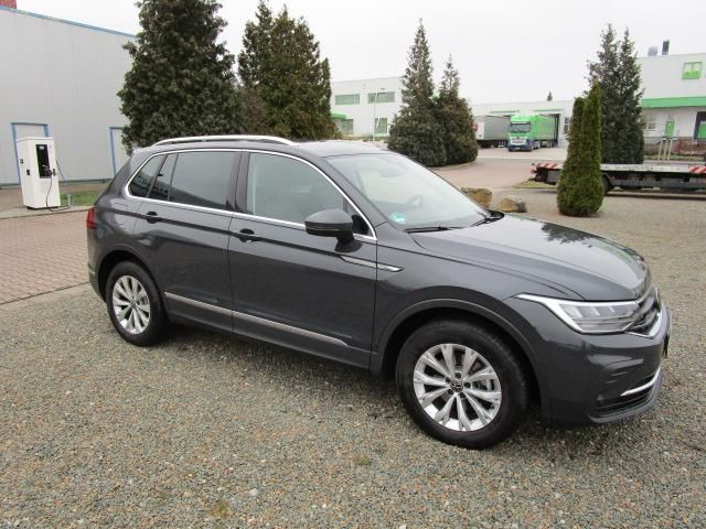 Volkswagen Tiguan LIFE TDI 110 kW*AHK*ACC*LED*NAVI*PDC*