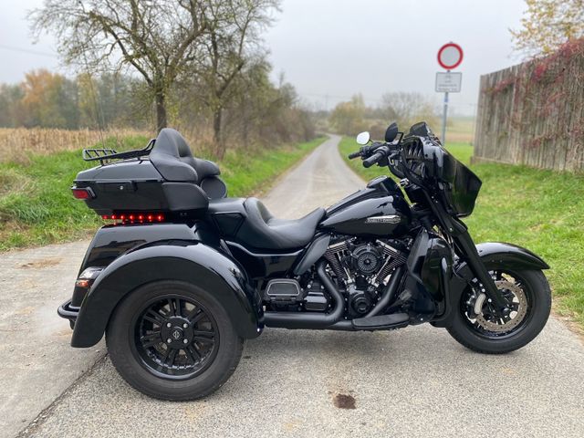 Harley-Davidson Tri Glide, kompl. schwarz, KESS Tech, RSD, ...