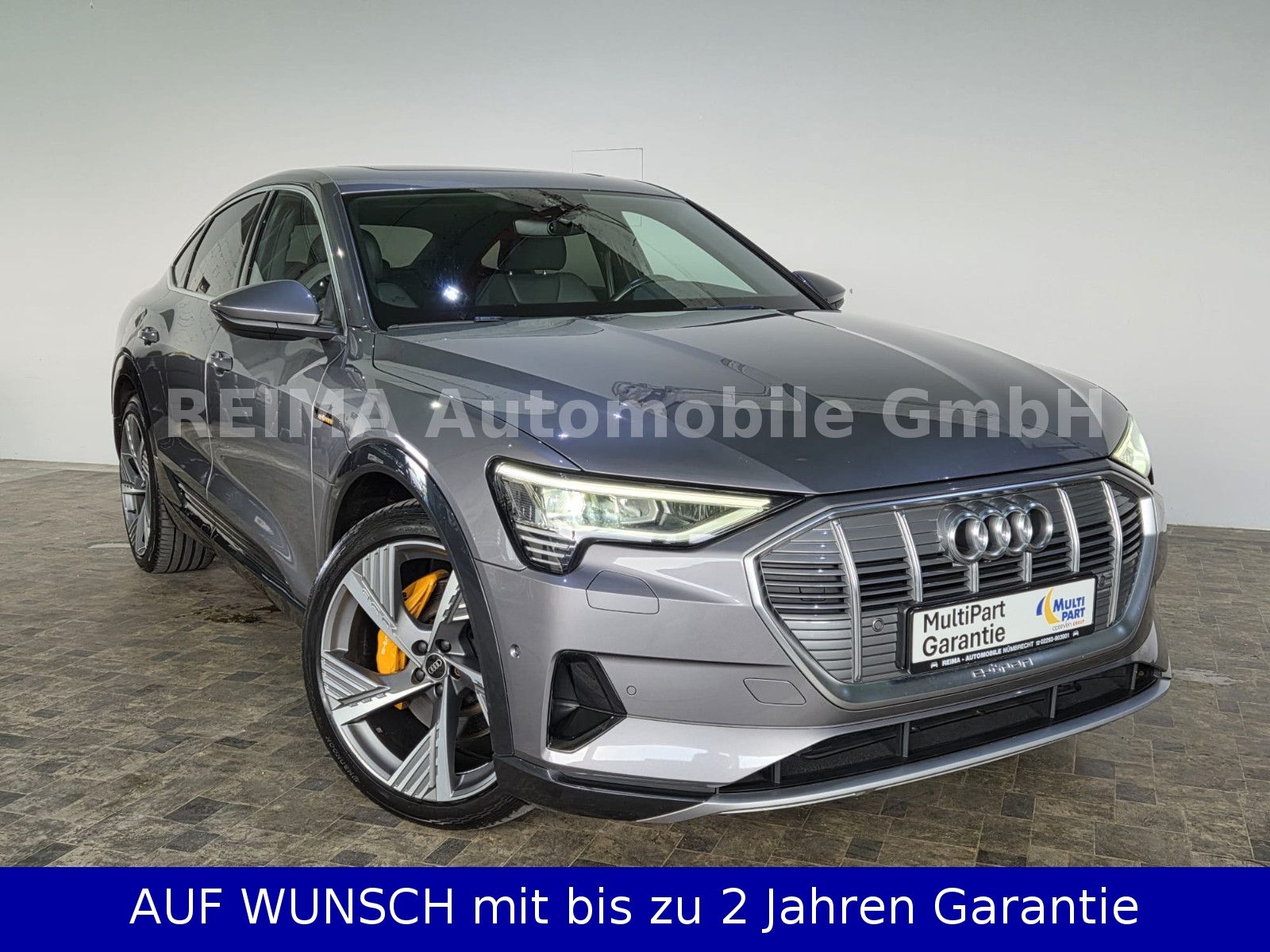 Fahrzeugabbildung Audi e-tron Sportback 55 quattro, Matrix, ACC