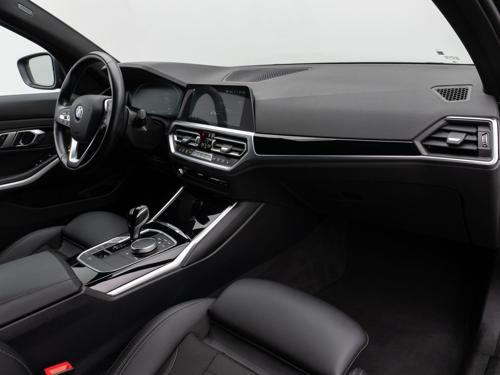 Fahrzeugabbildung BMW 320d  Kamera DAB HiFi DrivAssist Alarm LED Sport