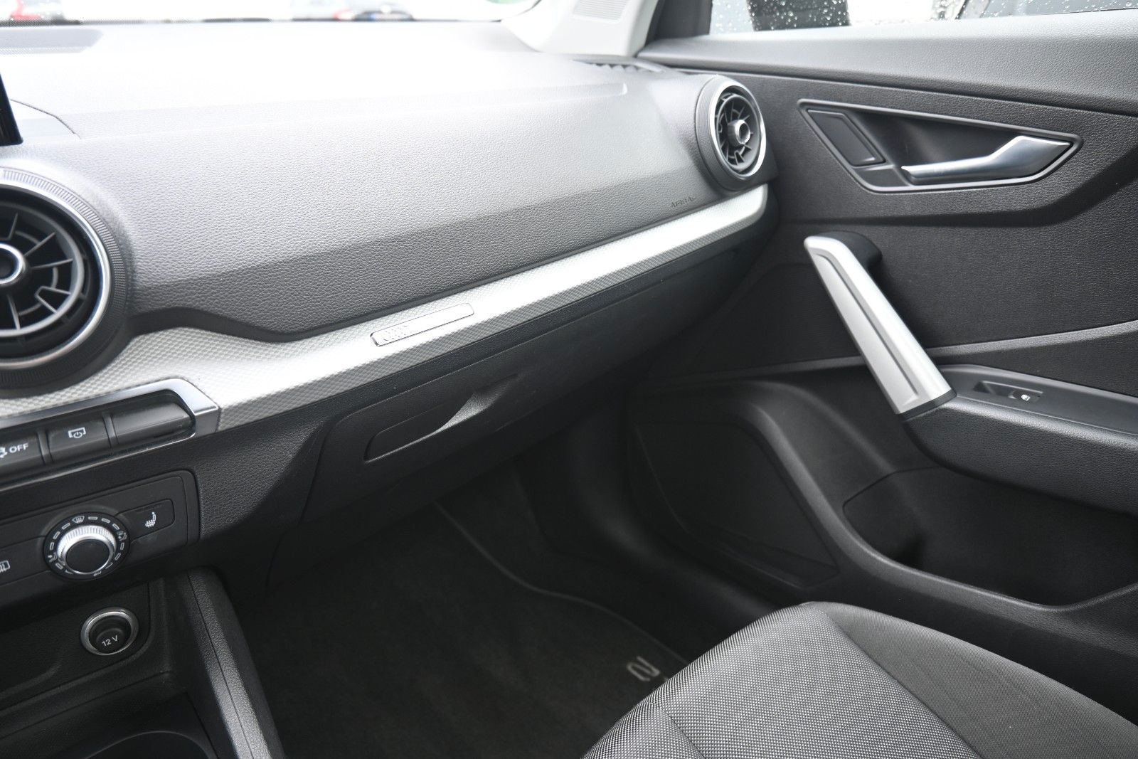 Fahrzeugabbildung Audi Q2 30 1.0 TFSI PDC*RFK*SHZG*LED*Allwetter*