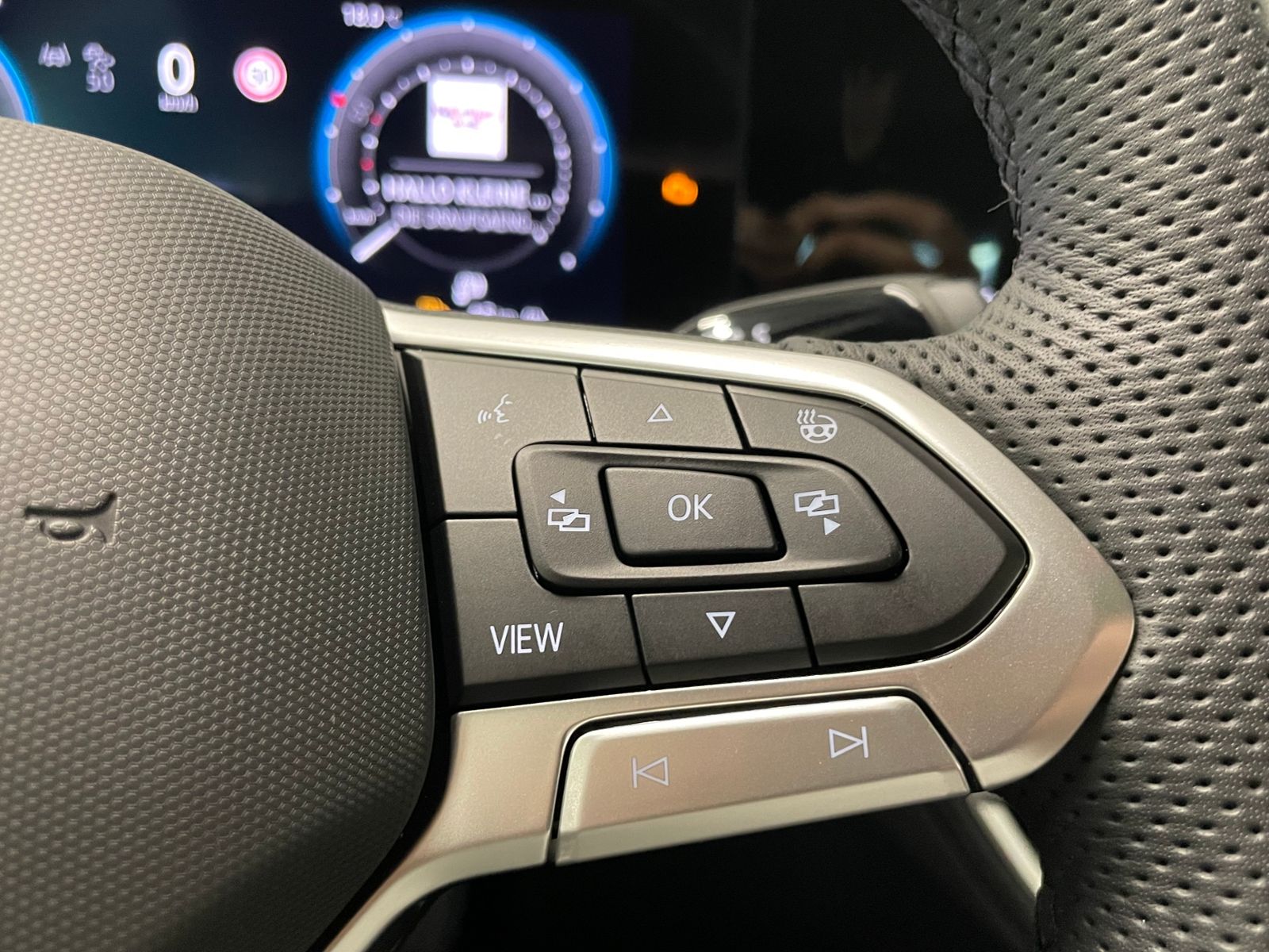 Tiguan R-Line 2.0 TDI DSG AHK PANO NAVI