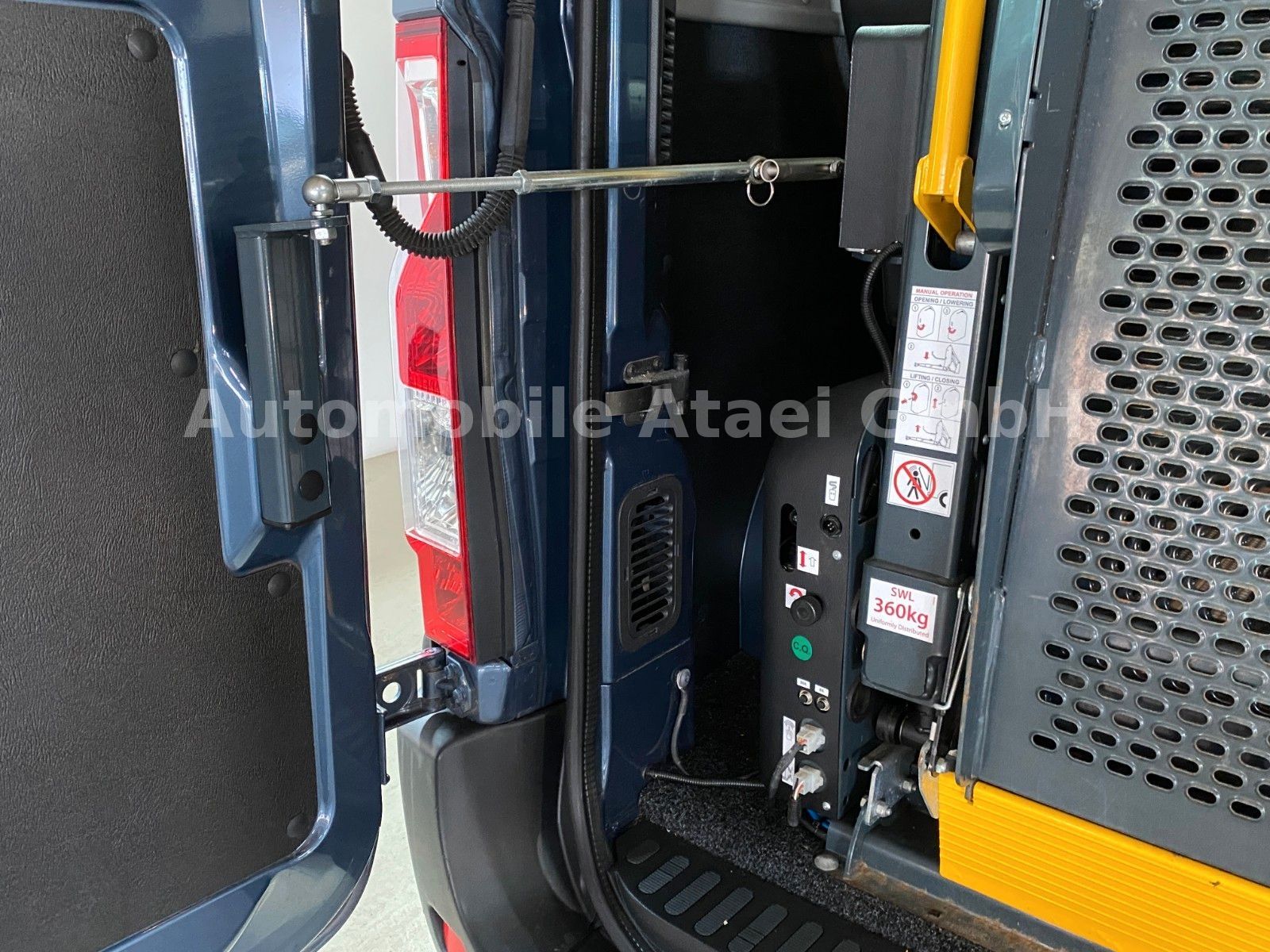 Fahrzeugabbildung Renault Master Automatik *Selbstfahrer* Rollstuhl-Lift