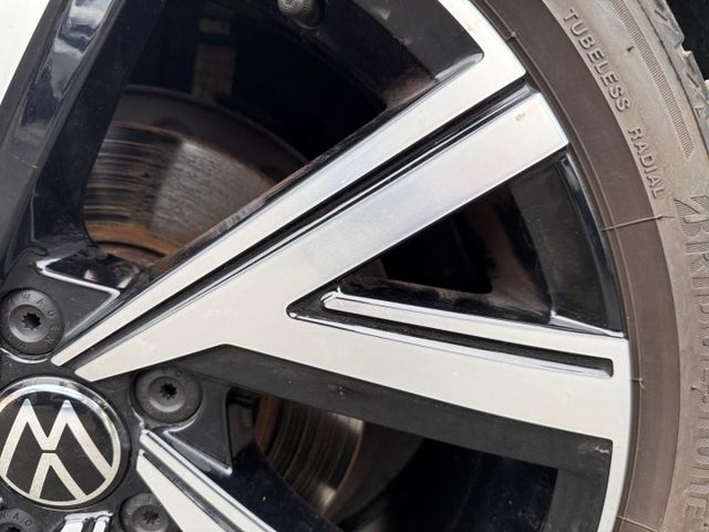 Golf 8 VIII R-Line 1.5 eTSI Navi ACC Rear View