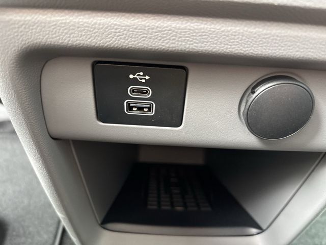 Fahrzeugabbildung Ford Tourneo Custom 2.0 320 L1 Nugget Titanium