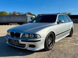 BMW 530d A touring M-Paket TÜV 08/27 Doppelglas AHK - BMW 530 aus 2002: Kombi
