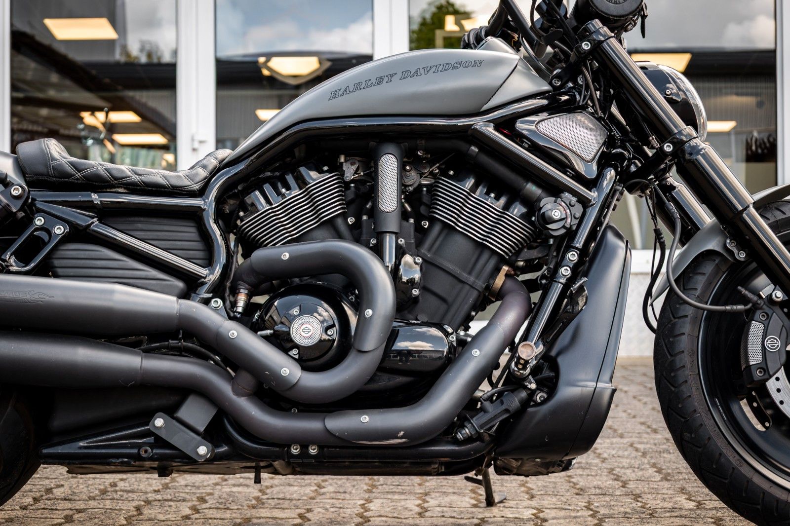 Fahrzeugabbildung Harley-Davidson VRSCDX Night Rod Special - Remus - Mini Ape