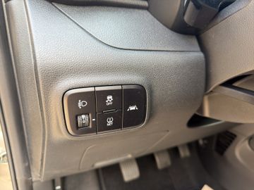 Hyundai i10 1.2 INTRO -NAVI-PDC-KAMERA-SITZHZG.+WR
