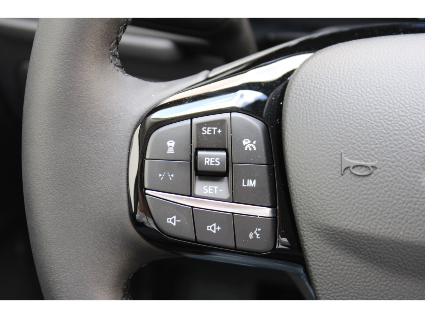 FORD Kuga 1,5 EcoBoost Titanium ACC LED 360 Gr. Navi - Image 16