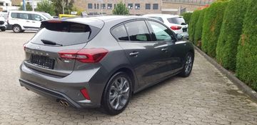 Fahrzeugabbildung Ford Focus Lim. ST-Line