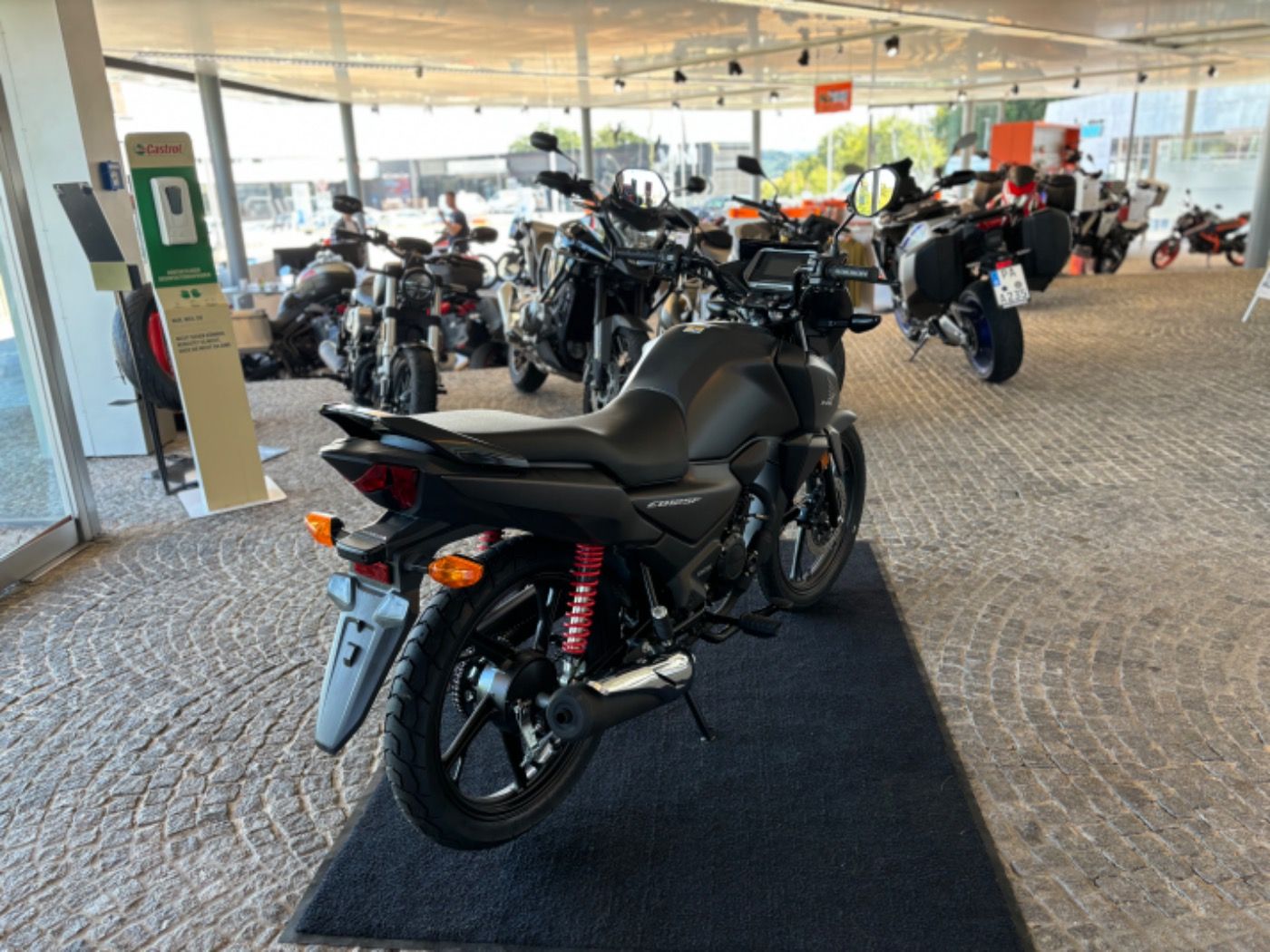 Fahrzeugabbildung Honda CBF 125 2025 auch in blau sofort verfügbar
