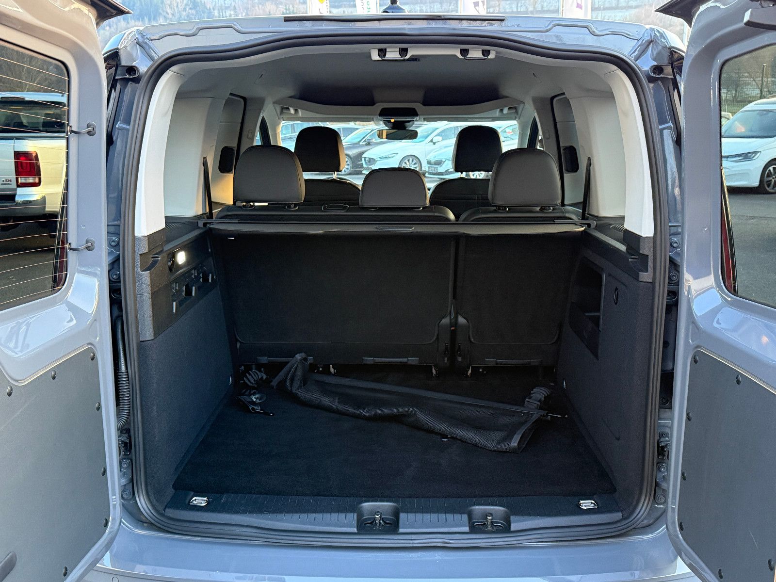 Fahrzeugabbildung Volkswagen Caddy Style TSI DSG ACC AHK Navi LED Kamera SHZ