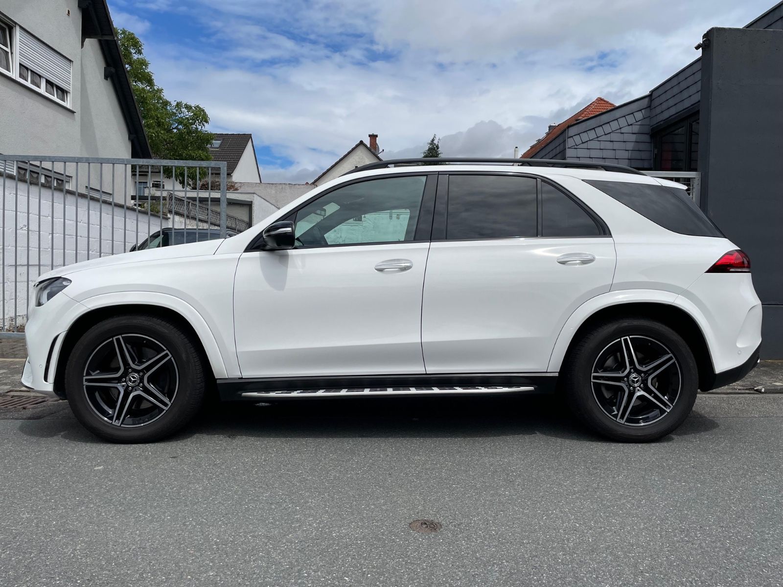 Fahrzeugabbildung Mercedes-Benz GLE 400d 4MATIC |AMG|HUD|Burmester|Pano|360°|AHK